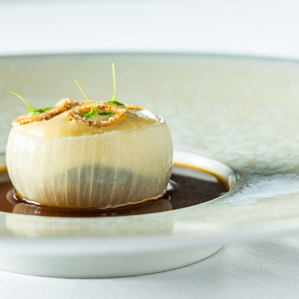 Oignon des Cévennes confit, crémeux et croustillant