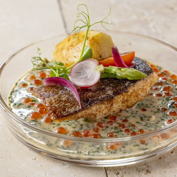 Pavé de truite et beurre blanc aux œufs de truite