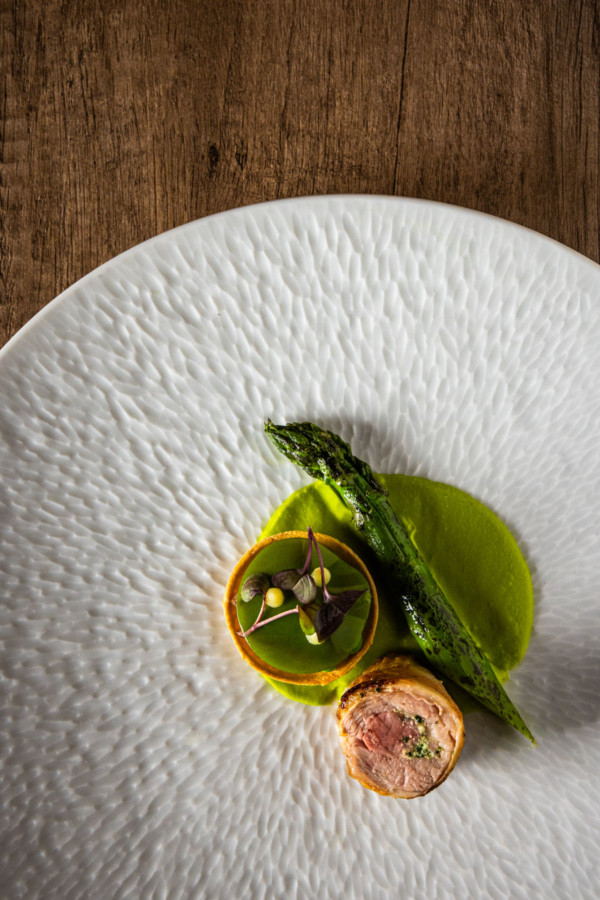 Agneau de lait farcie à brousse et à l'ail des ours